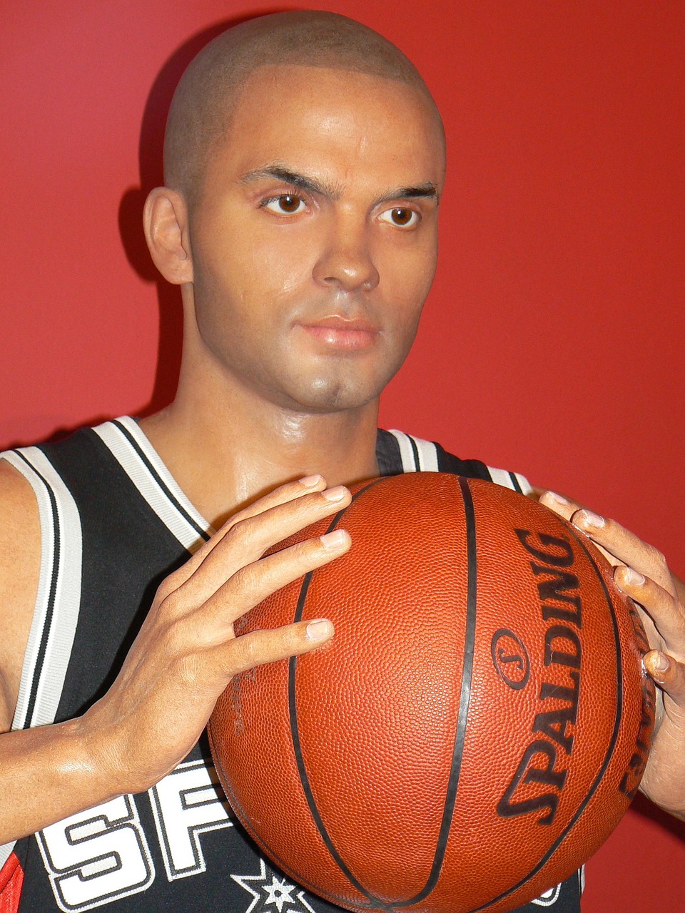 籃球巨星詹姆斯再次閃耀NBA賽場，刷新最新得分記錄